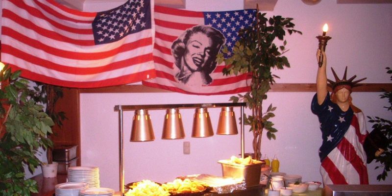 American Fast Food entsprechend dekoriert!