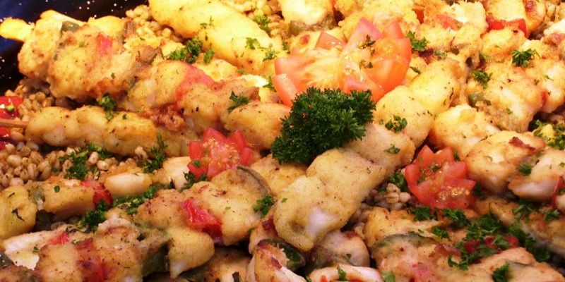 Fischspieße auf Eplinudeln (1).jpg