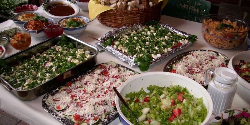 Kein Grillbuffet ohne frische Salate!