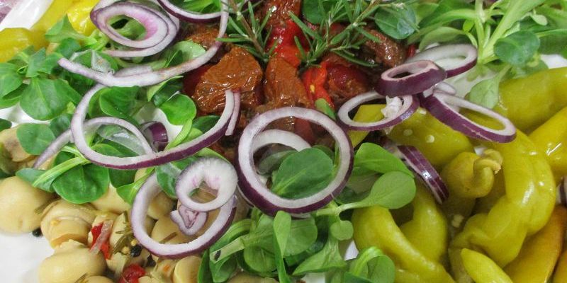 Unsere Salat-Auswahl = Frische die man sehen und schmecken kann! Anti Pasti - unsere Stärke!